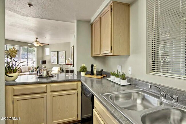 Photo - 1550 E Thunderbird Rd Unidad B2