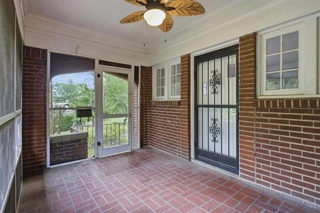 Photo - 1513 Melrose Dr SW
