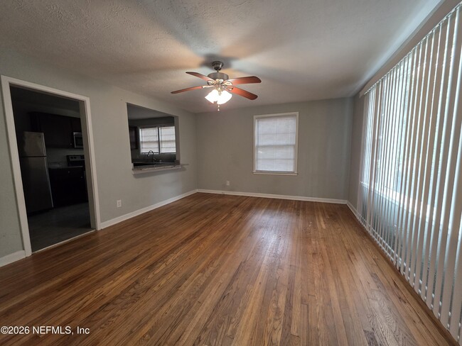 Photo - 1265 Donald St