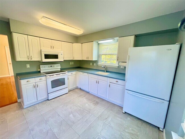 Photo - 2555 Youngs Ave