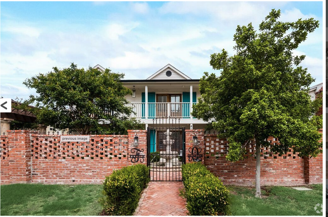 Building Photo - French Quarter Rental