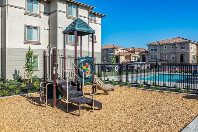 Patio de juegos - Ascent