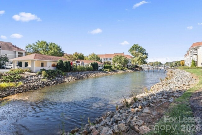 Building Photo - 18009 Kings Point Dr Unit D