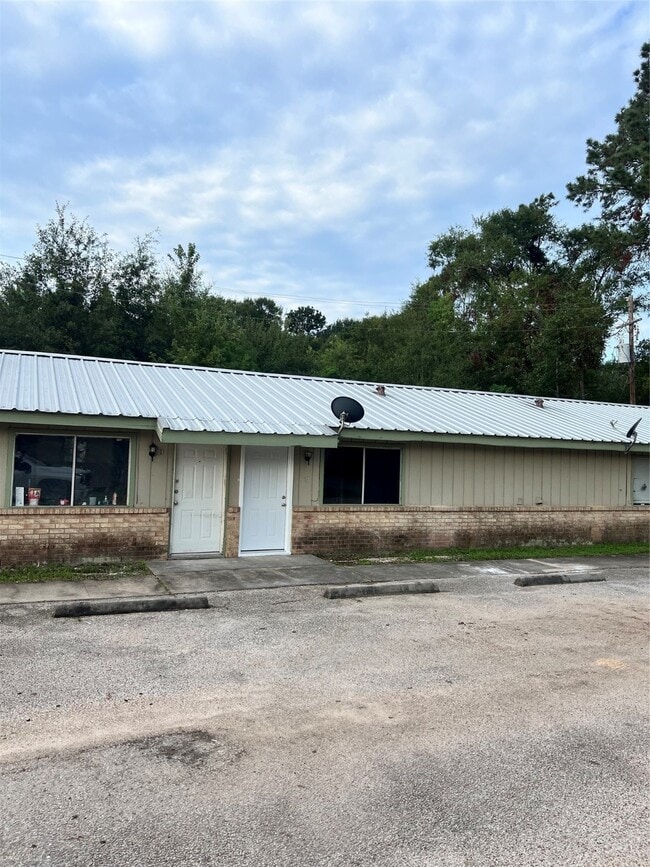 Building Photo - 120 Charles Barker Ave Rental