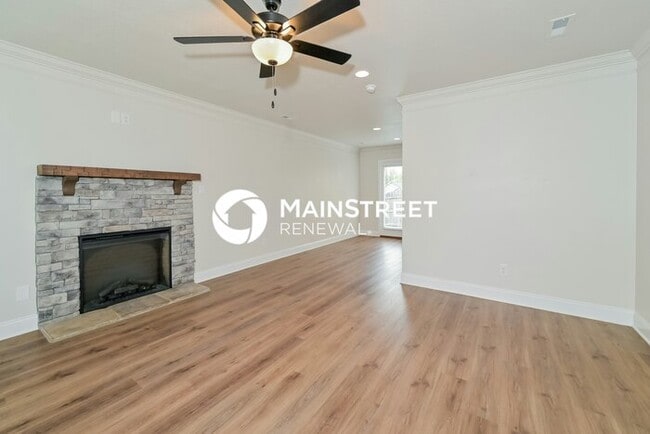 Photo - 3 Bedroom Pet-Friendly Home in KNOXVILLE, TN with Main Street Renewal