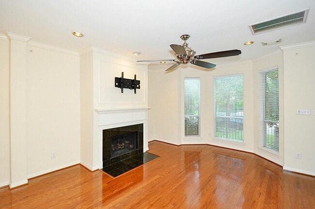 Photo - 66 McGowen St