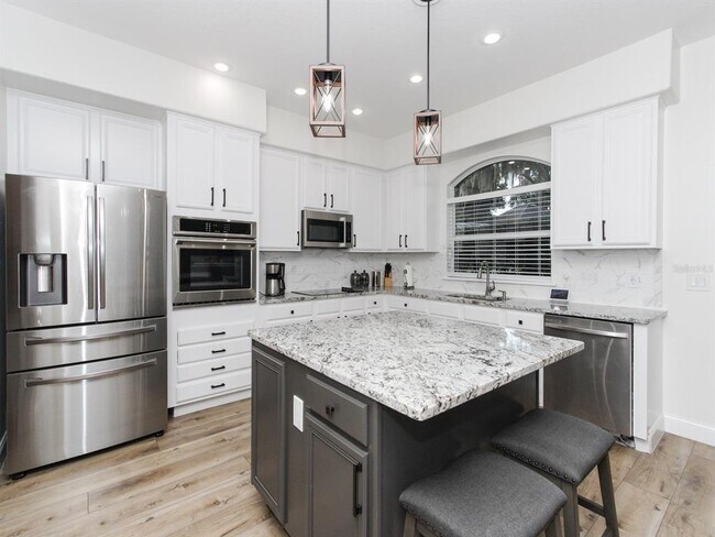 Photo - 687 Statenville Ct