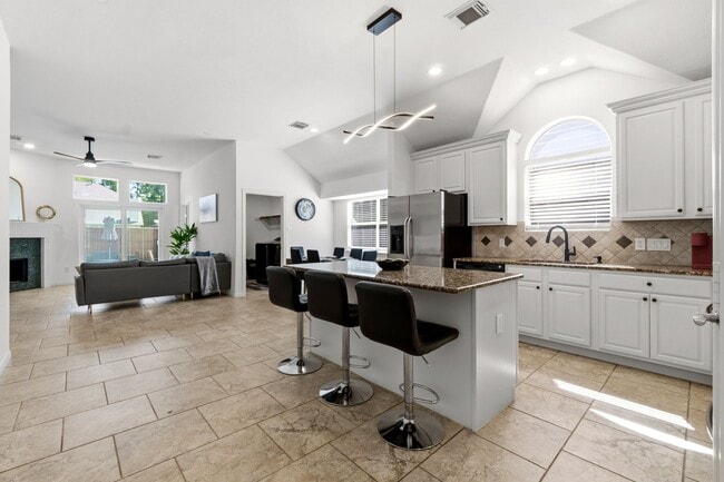 Photo - 18 Avenswood Pl