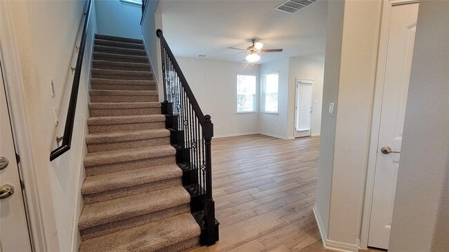 Photo - 1046 Harwell Loop