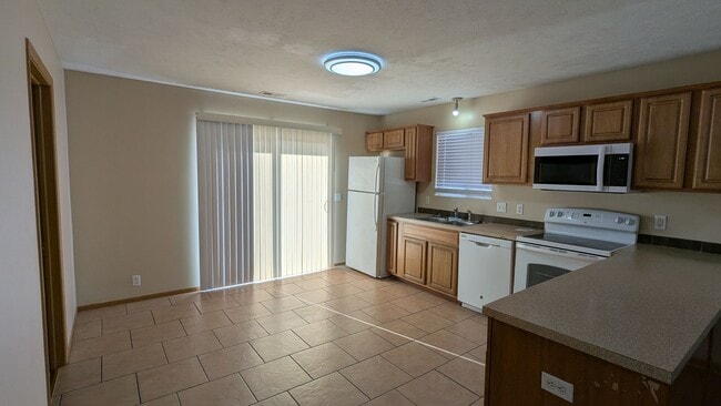 Photo - 3611 Ave G Unidad 2