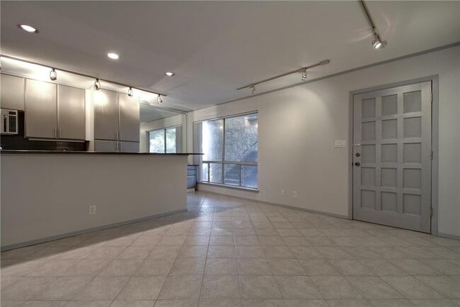 Photo - 500 E Riverside Dr Unit 136