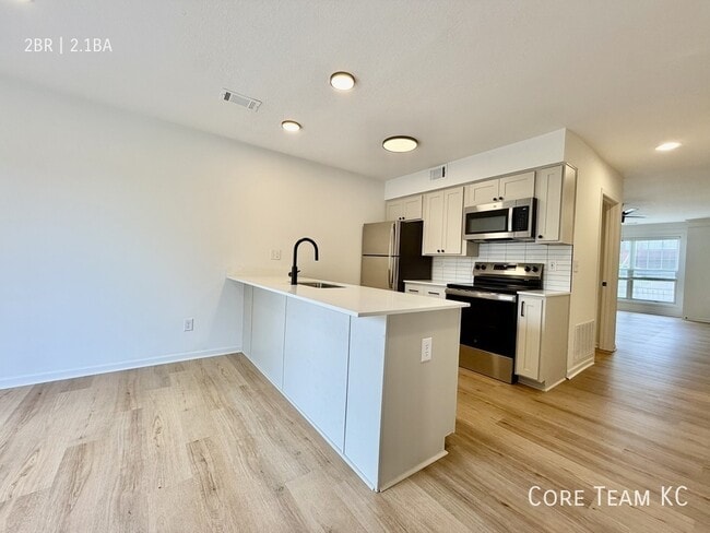 Photo - 128 E 29th St