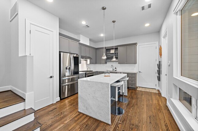 Photo - 1217 Crockett St