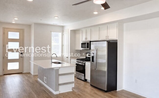 Photo - 1364 Penner Dr