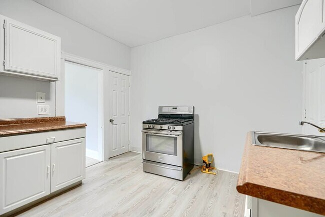 Photo - 151X E Hoffman St