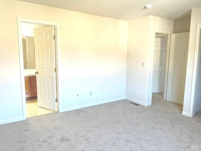 Photo - 8 Monterey Ct