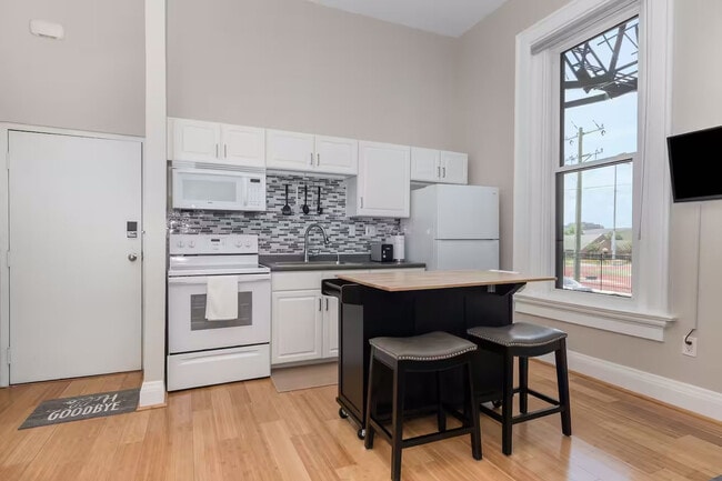 Photo - 440 Hopkins St