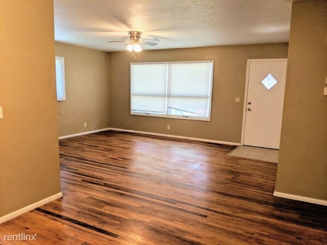 Photo - 9462 Spencer St