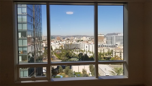 Photo - 877 Francisco St