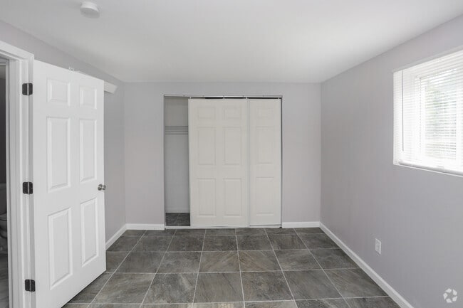 1BR, 1BA - 604 SF