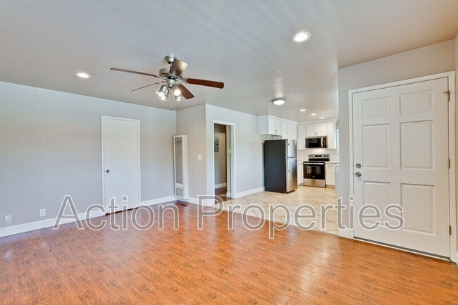 Photo - 4545 Moorpark Ave Unit #2