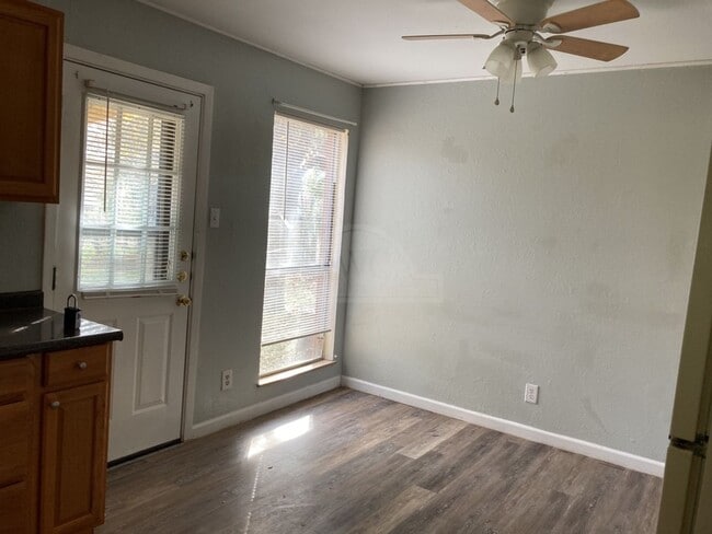 Photo - 303 Ridge St