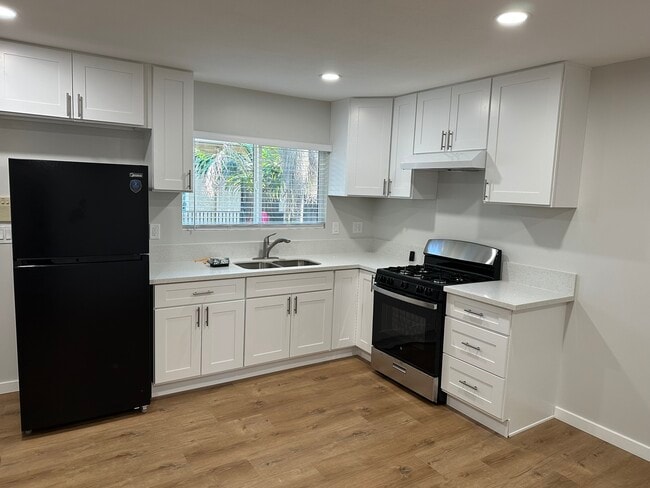 Building Photo - 1132 255th St Unit 4