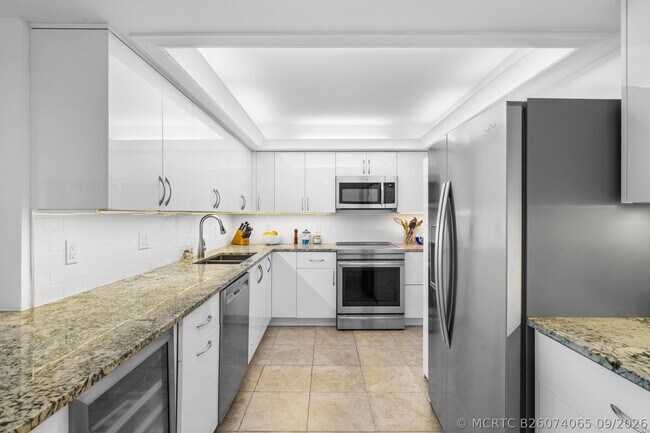 Building Photo - 4900 N Ocean Blvd