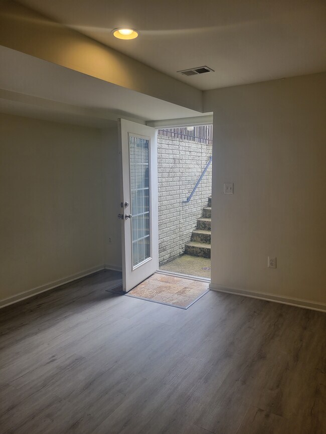 Photo - 120 Holmes St