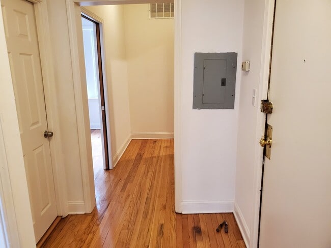 Photo - 2331 W Arthur Ave Unidad 2E