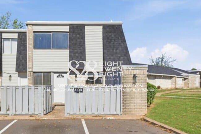 Building Photo - *COMING SOON - TOURS EST TO BEGIN 6/5/2026* Spacious 3 Bed/2.5 Bath Condo in East Norman!