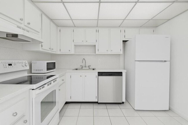 Building Photo - 1 bedroom in North Miami Beach FL 33179 Rental