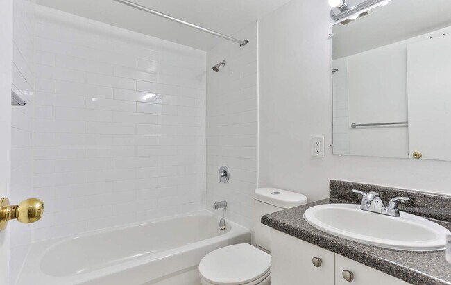 Photo - 550 Scarborough Golf Club Rd