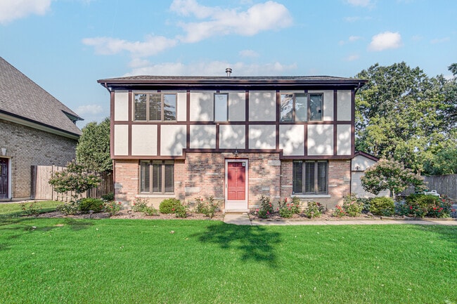 Building Photo - 23327 Wildwood Ln
