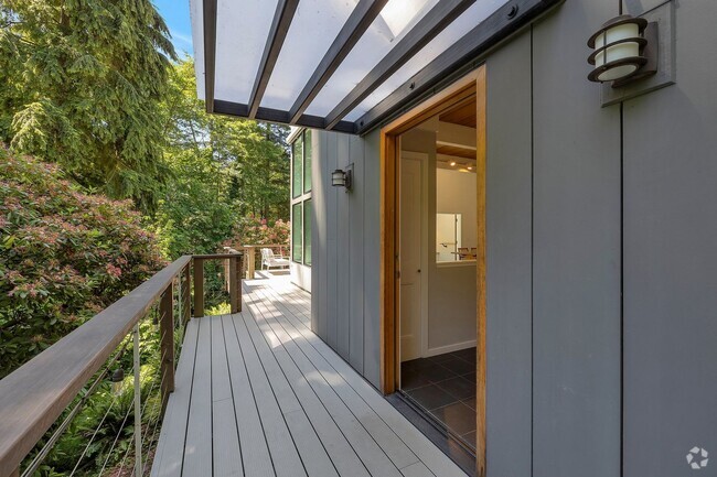 Building Photo - Great modern home located on Mercer Island