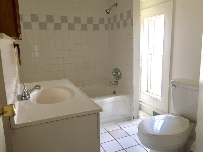 Photo - 828 W Maxwell Ave