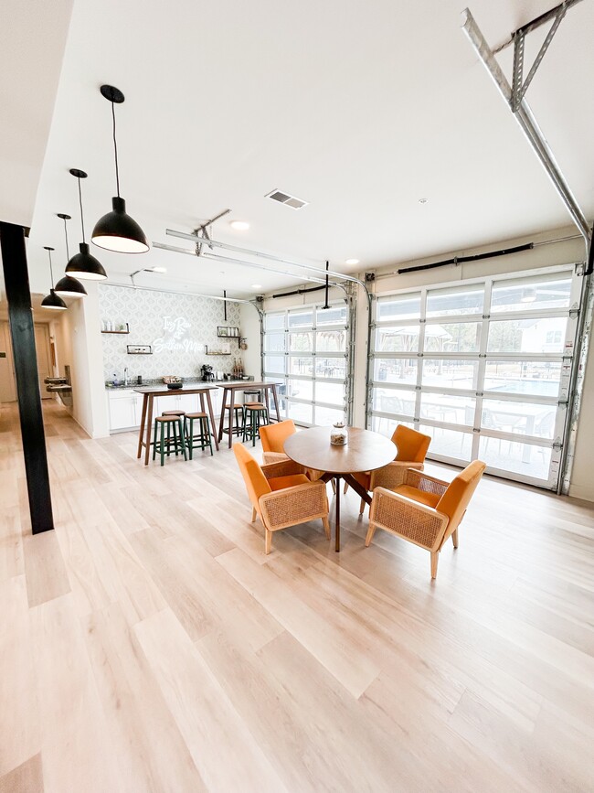 Photo - Ivy Row at Southern Miss