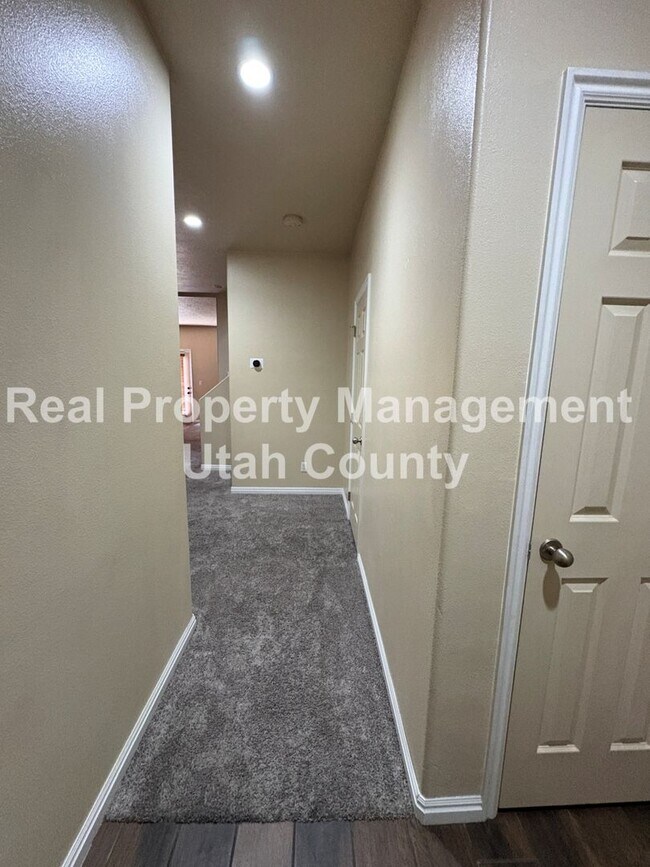 Photo - Beautiful townhome in Pleasant Grove