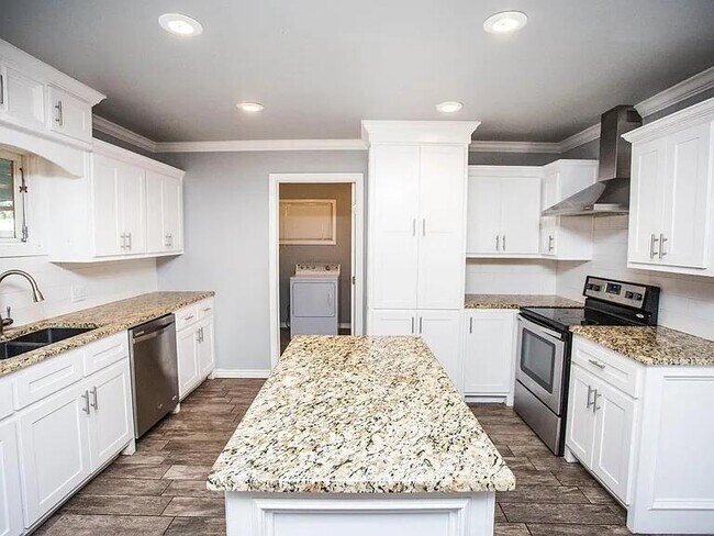 Photo - 4211 49th St