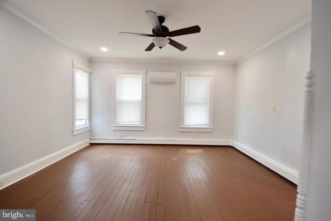 Photo - 205 Oakley St
