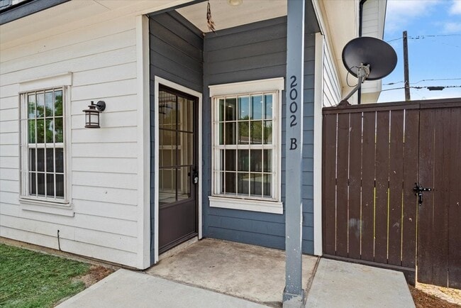 Photo - 2002 Lynnfield St