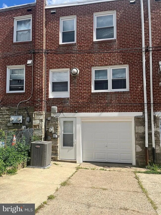 Photo - 7050 Lynford St