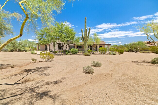 Building Photo - 6211 E Saguaro Vista Ct