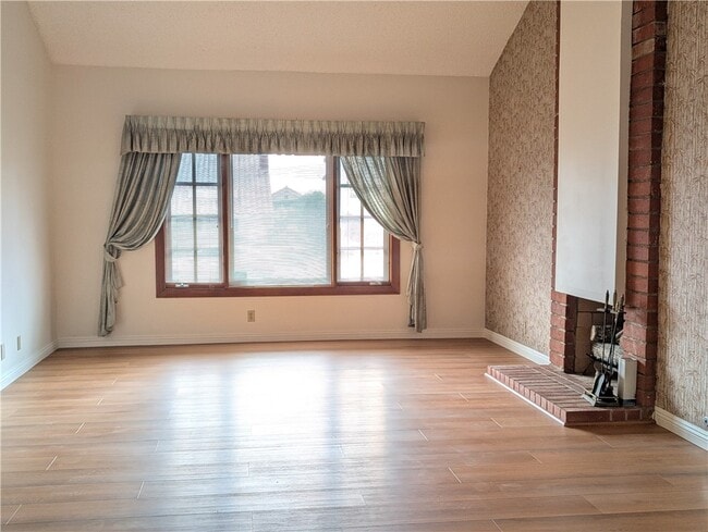 Photo - 926 W Alfred Pl