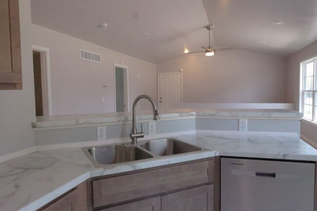 Photo - Almost New Home in Crystal City MO for Lease!