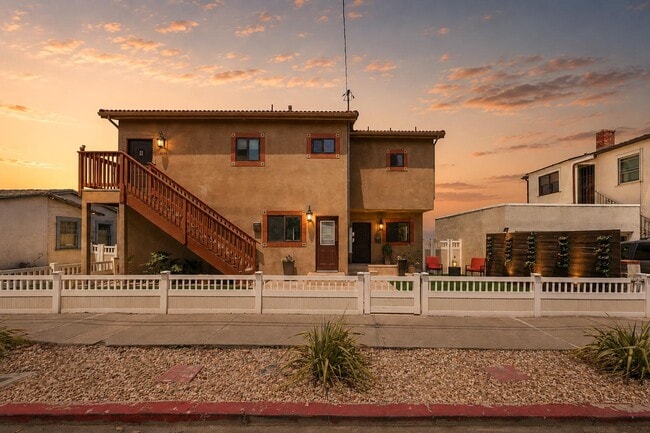 Building Photo - 4960 Vista Pl