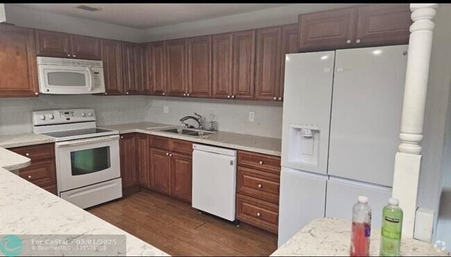 Building Photo - 8555 NW 10th St Rental