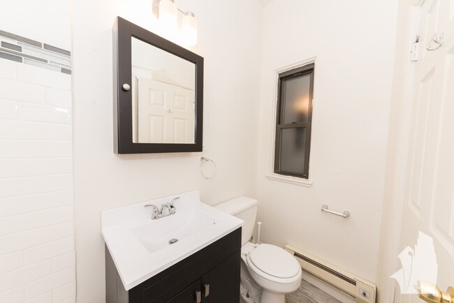Photo - 646 W Roscoe St Condo