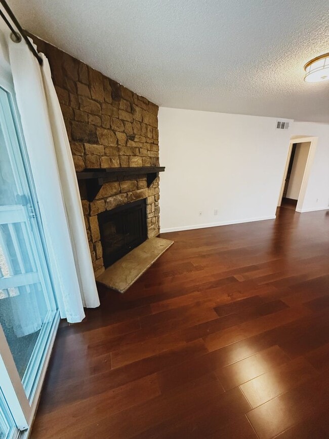 Photo - 1 Bed Condo in the heart of everything