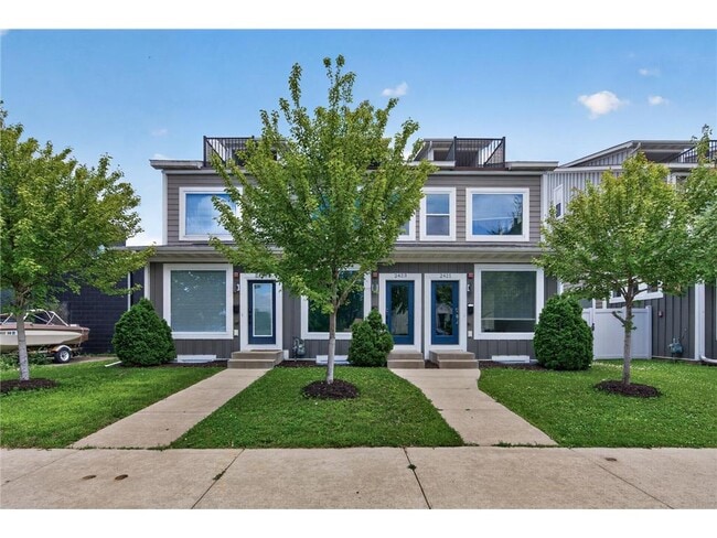 Photo - 2421 NE 2nd St